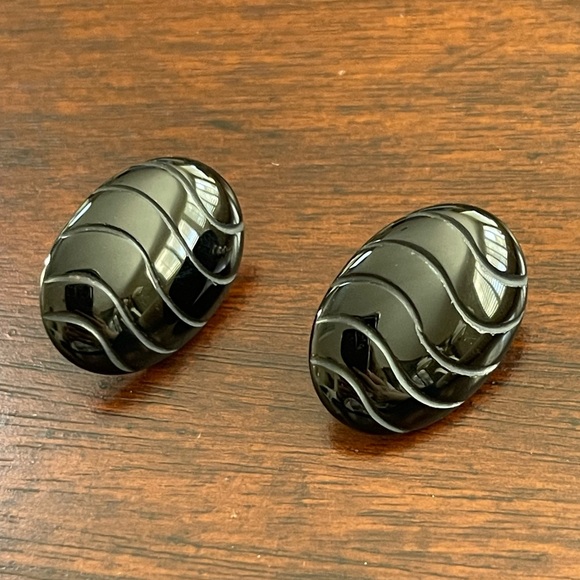 Carved black onyx large oval earrings - Picture 2 of 5